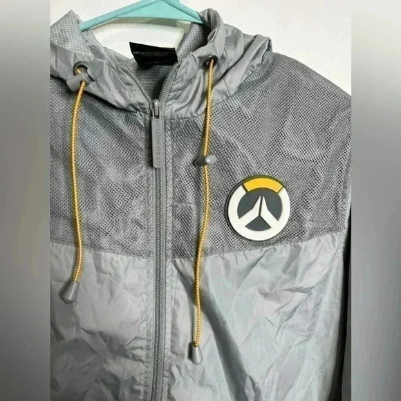 The Overwatch Windbreaker size small - Picture 2 of 6